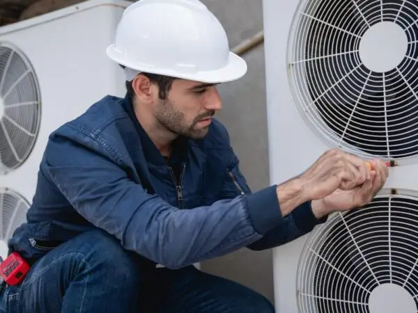 Know the Signs that Tell You to Call an HVAC Technician to Fix a Unit in Your Romeo, MI Home